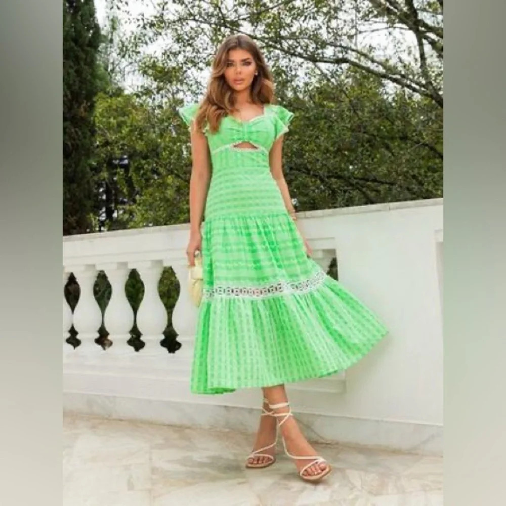 Vestido Midi de Laise Cut Out
Cancun Verde - Limonada Pink